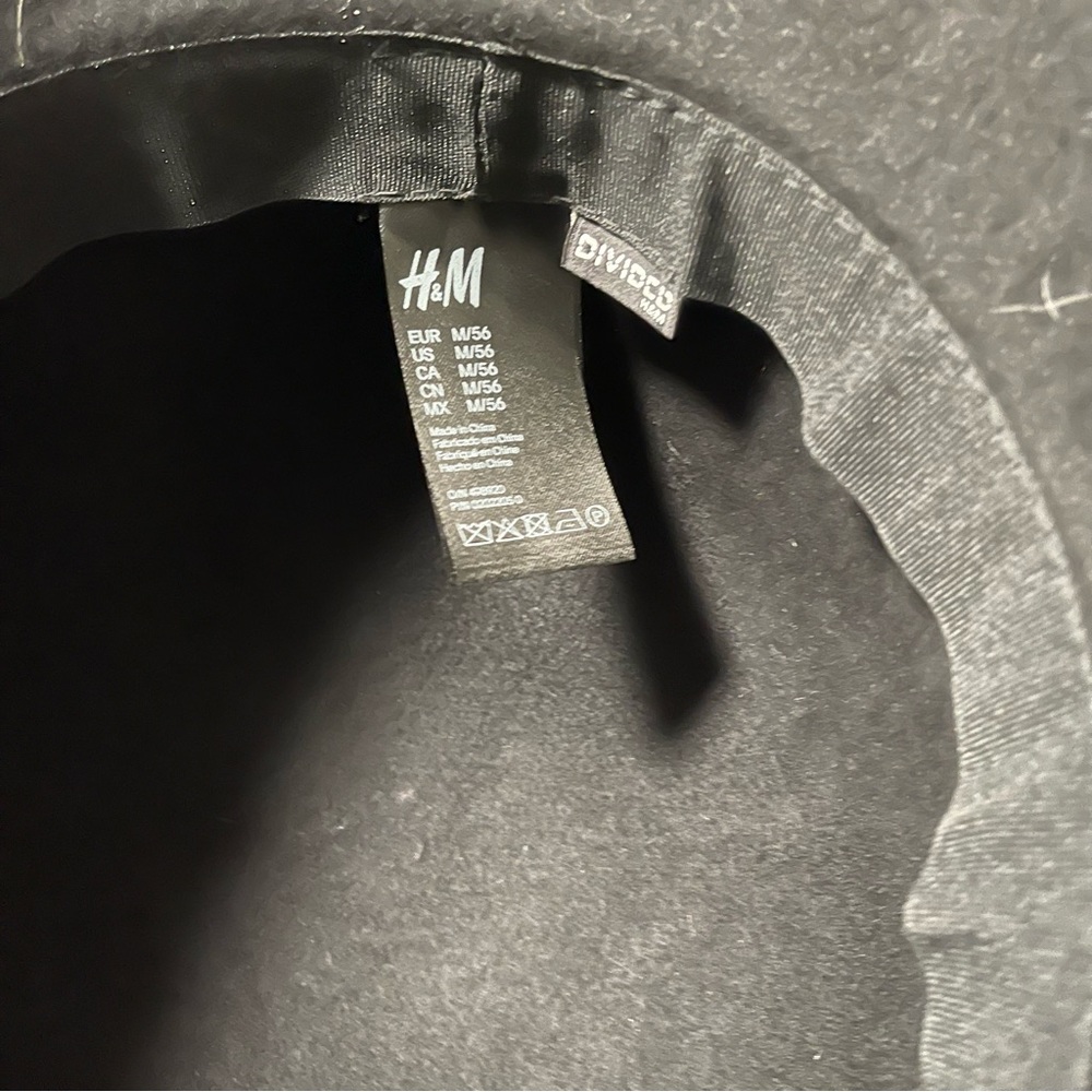 Divided | Black hat - Picture 3 of 6